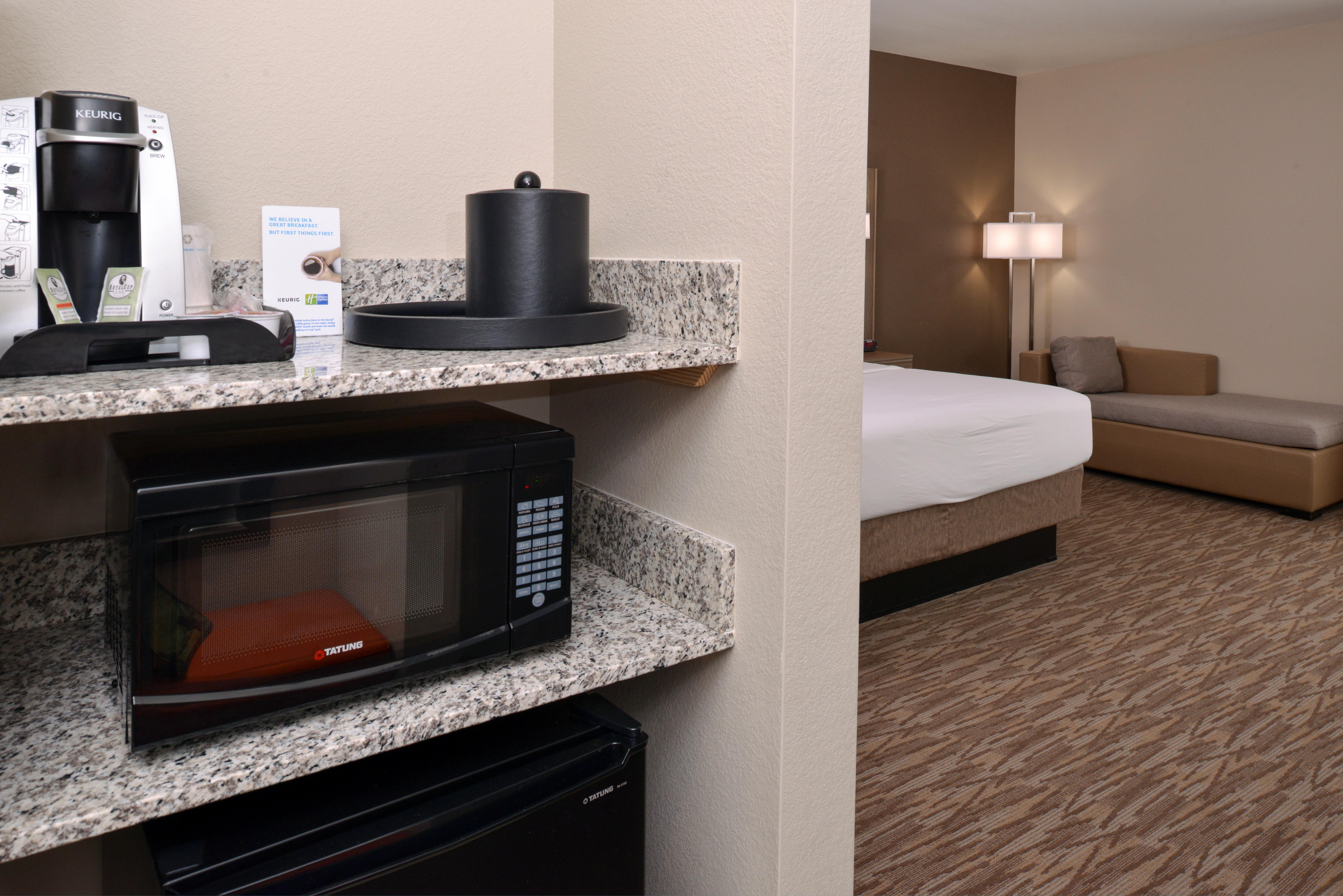 Hotel Holiday Express & By Ihg 3*